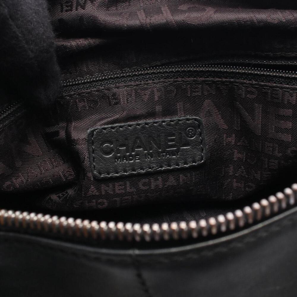 CHANEL Black Lambskin Leather Tote Bag - Picture 4 of 10
